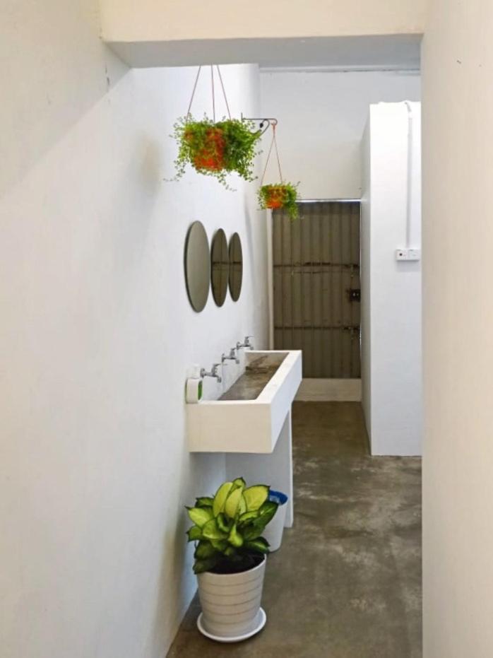 Pine Armenian Hostel George Town Bagian luar foto