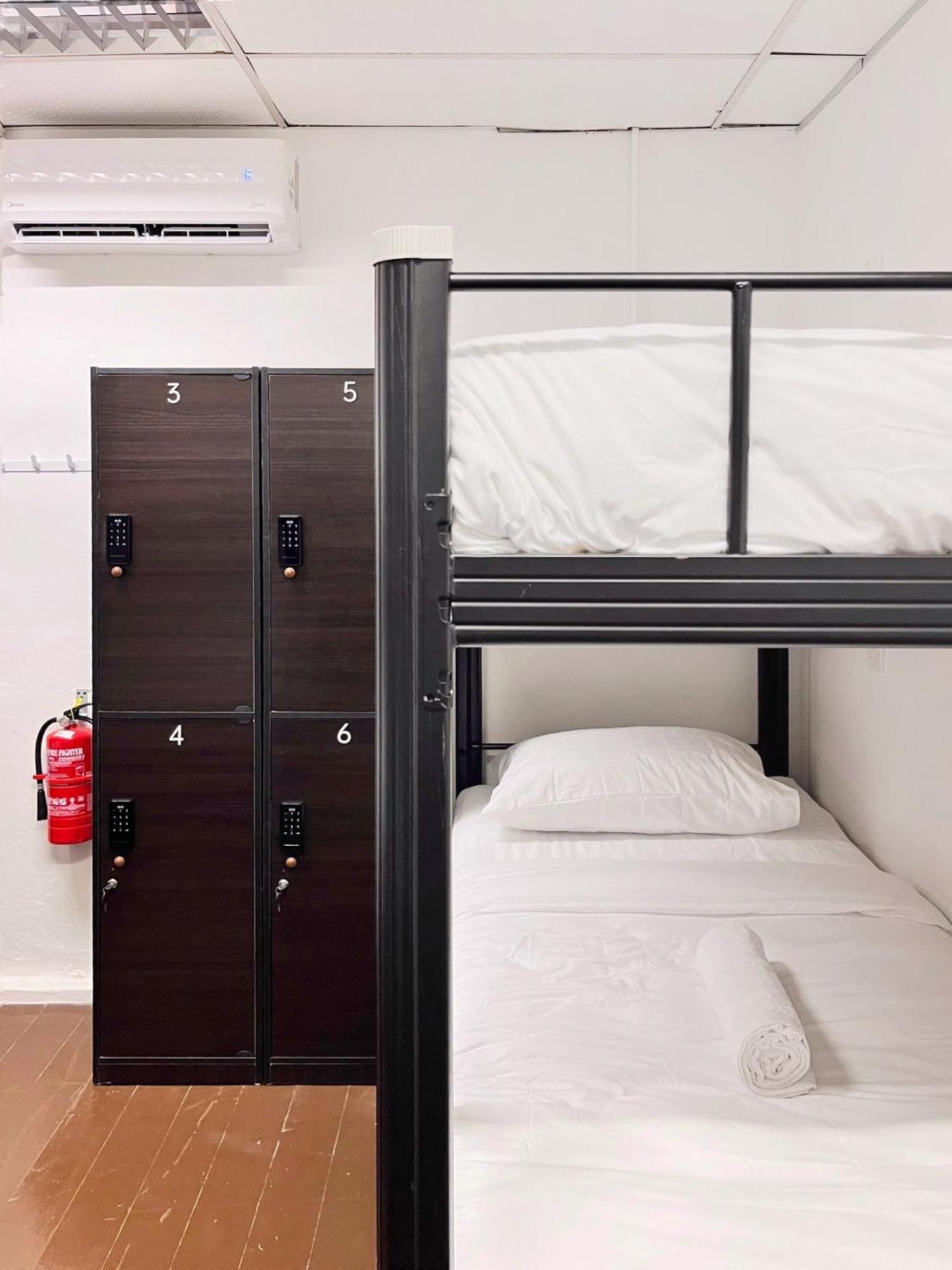 Pine Armenian Hostel George Town Bagian luar foto