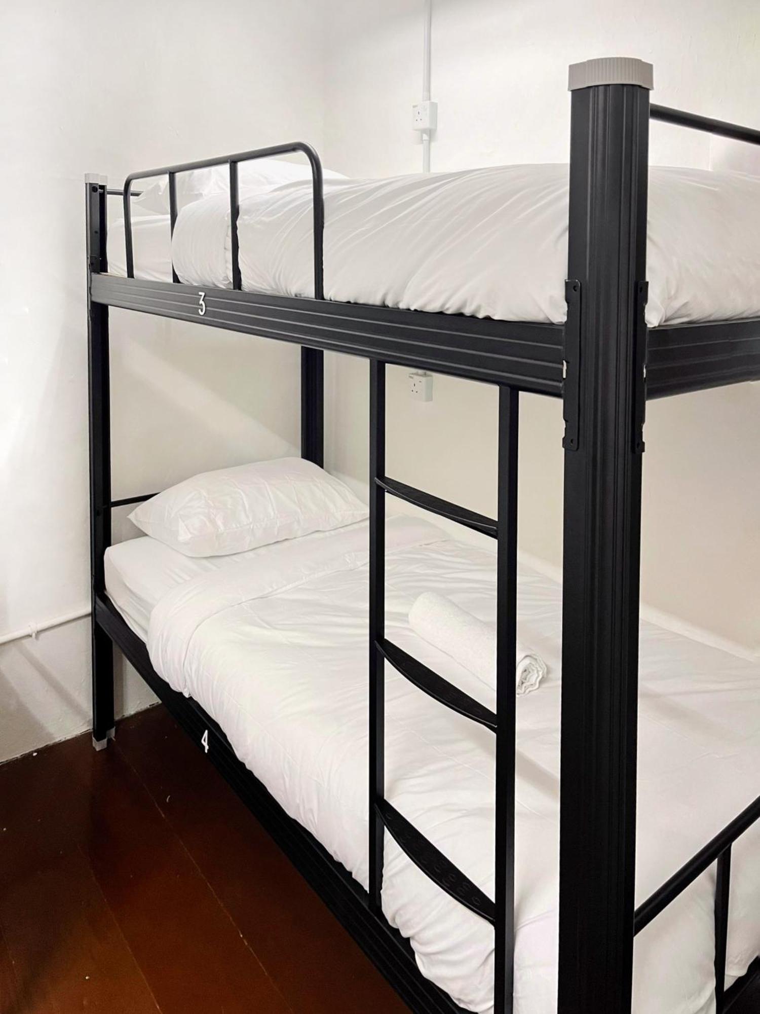 Pine Armenian Hostel George Town Bagian luar foto