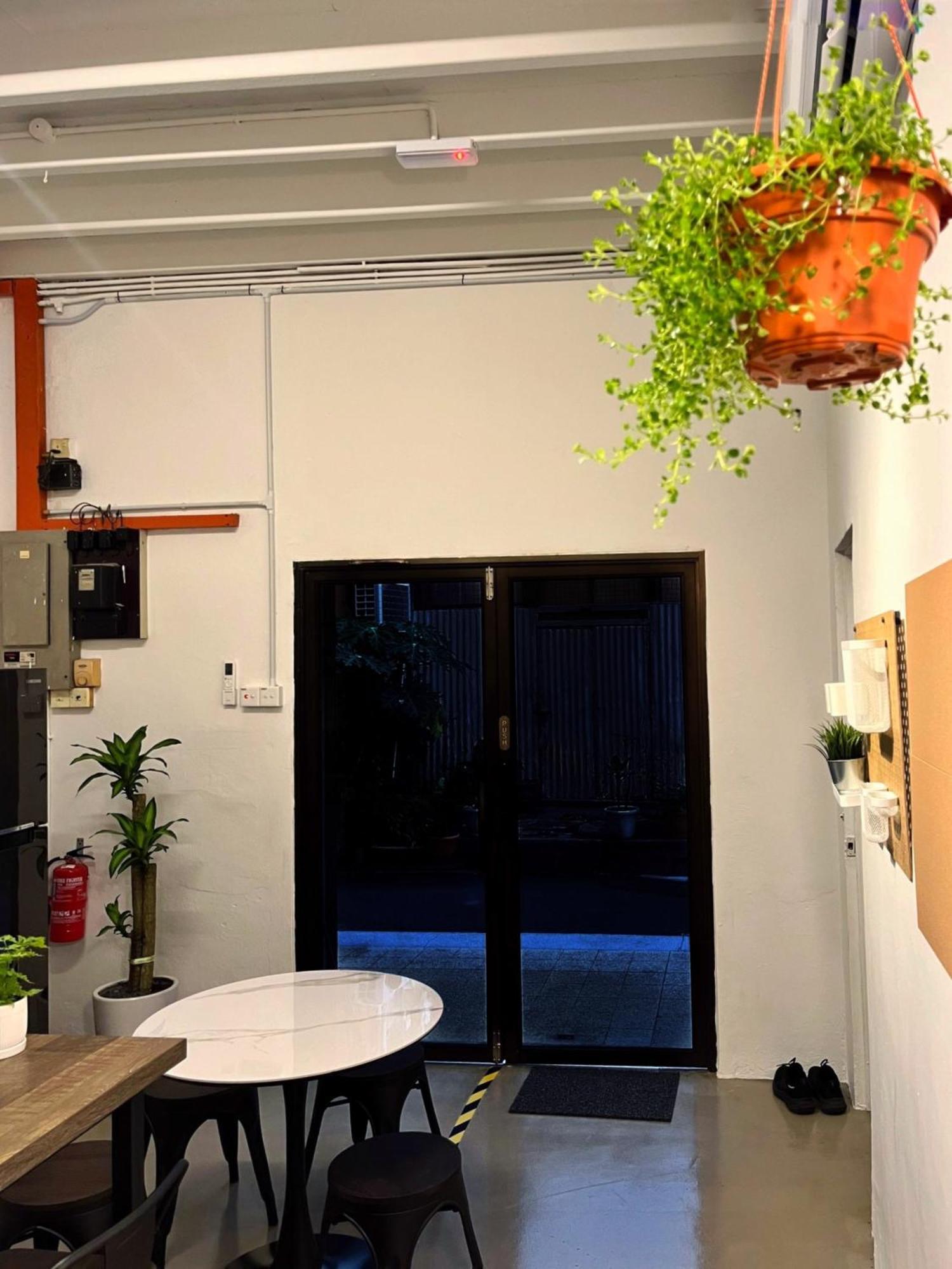 Pine Armenian Hostel George Town Bagian luar foto