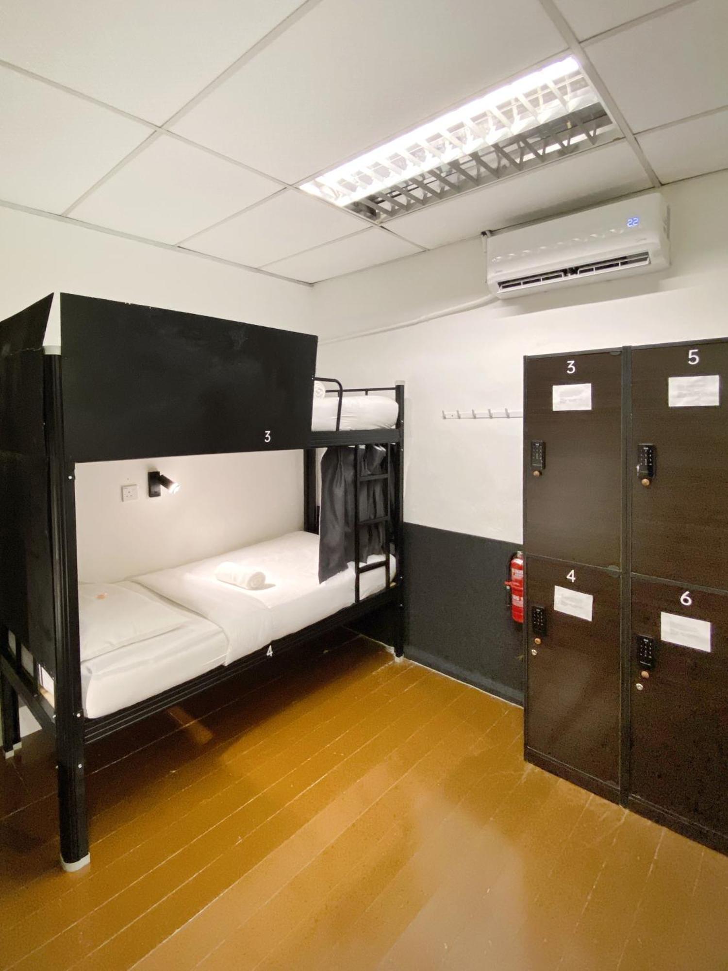 Pine Armenian Hostel George Town Bagian luar foto